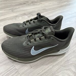 Nike sneakers 8.5